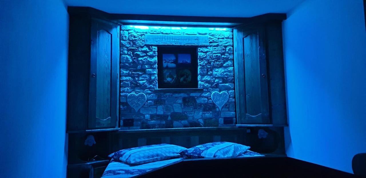 Le Petit Coeur Hotel Fontainemore Bilik gambar